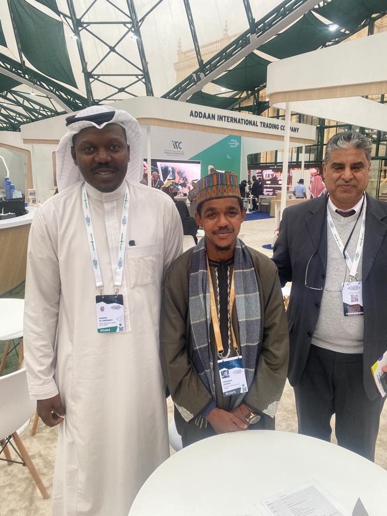 Maharaz with two delegates in the Future Minerals Forum exhibition hall